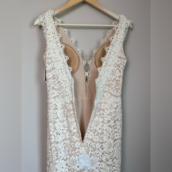 Women’s Size 4 David’s Bridal DB Studio Bridal Lace wedding dress NWT - Picture 10 of 12